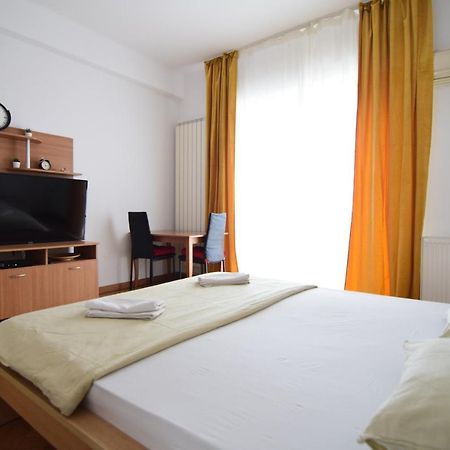 Resedinta Lui Calin - Calea Victoriei Near Royal Palace Букурещ Екстериор снимка