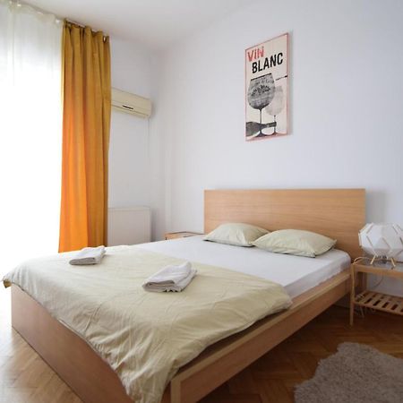 Resedinta Lui Calin - Calea Victoriei Near Royal Palace Букурещ Екстериор снимка