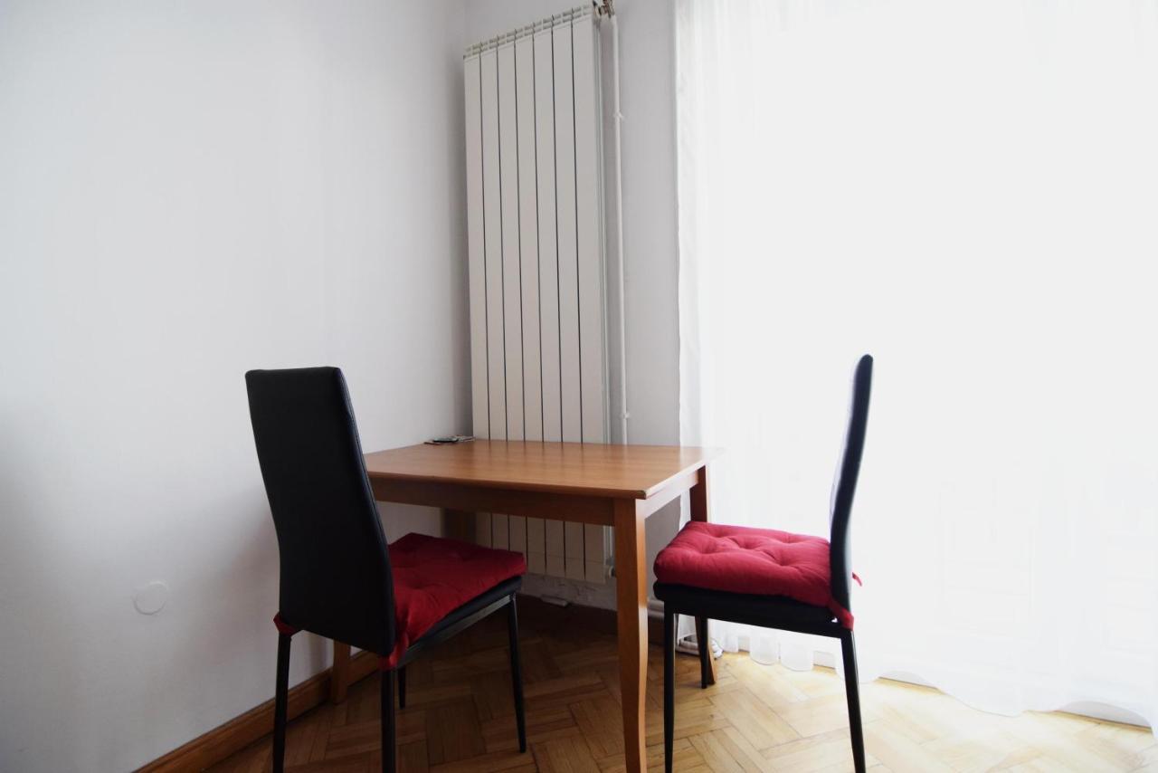 Resedinta Lui Calin - Calea Victoriei Near Royal Palace Букурещ Екстериор снимка