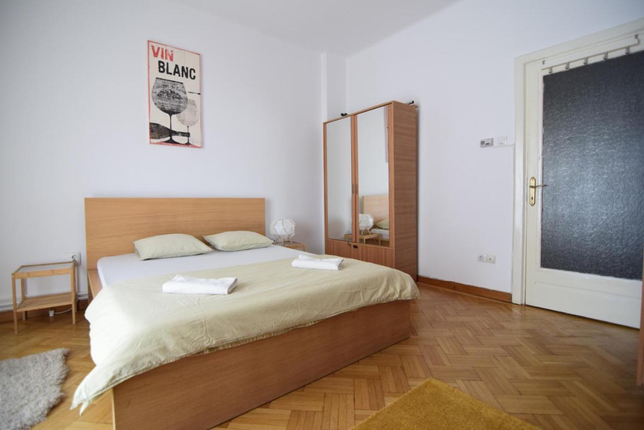 Resedinta Lui Calin - Calea Victoriei Near Royal Palace Букурещ Екстериор снимка