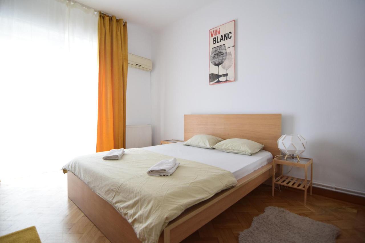 Resedinta Lui Calin - Calea Victoriei Near Royal Palace Букурещ Екстериор снимка