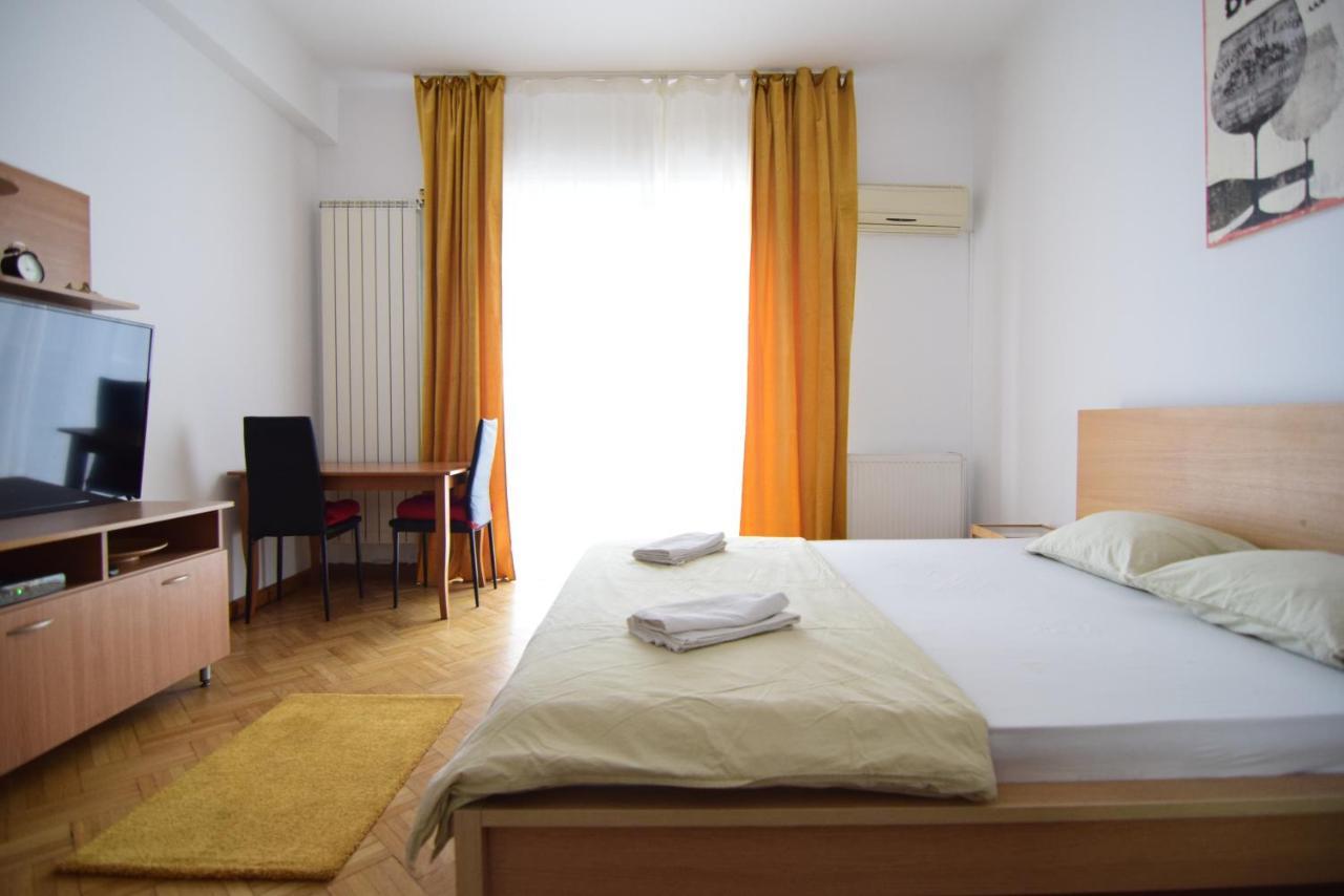 Resedinta Lui Calin - Calea Victoriei Near Royal Palace Букурещ Екстериор снимка